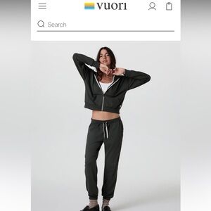 Vuori Boyfriend DreamKnit Sweatpants Size M
NWOT